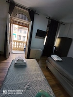 Camera Deluxe, balcone, vista città | Wi-Fi gratuito