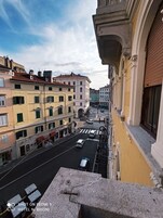 Doppia familiare, balcone, vista città | Balcone