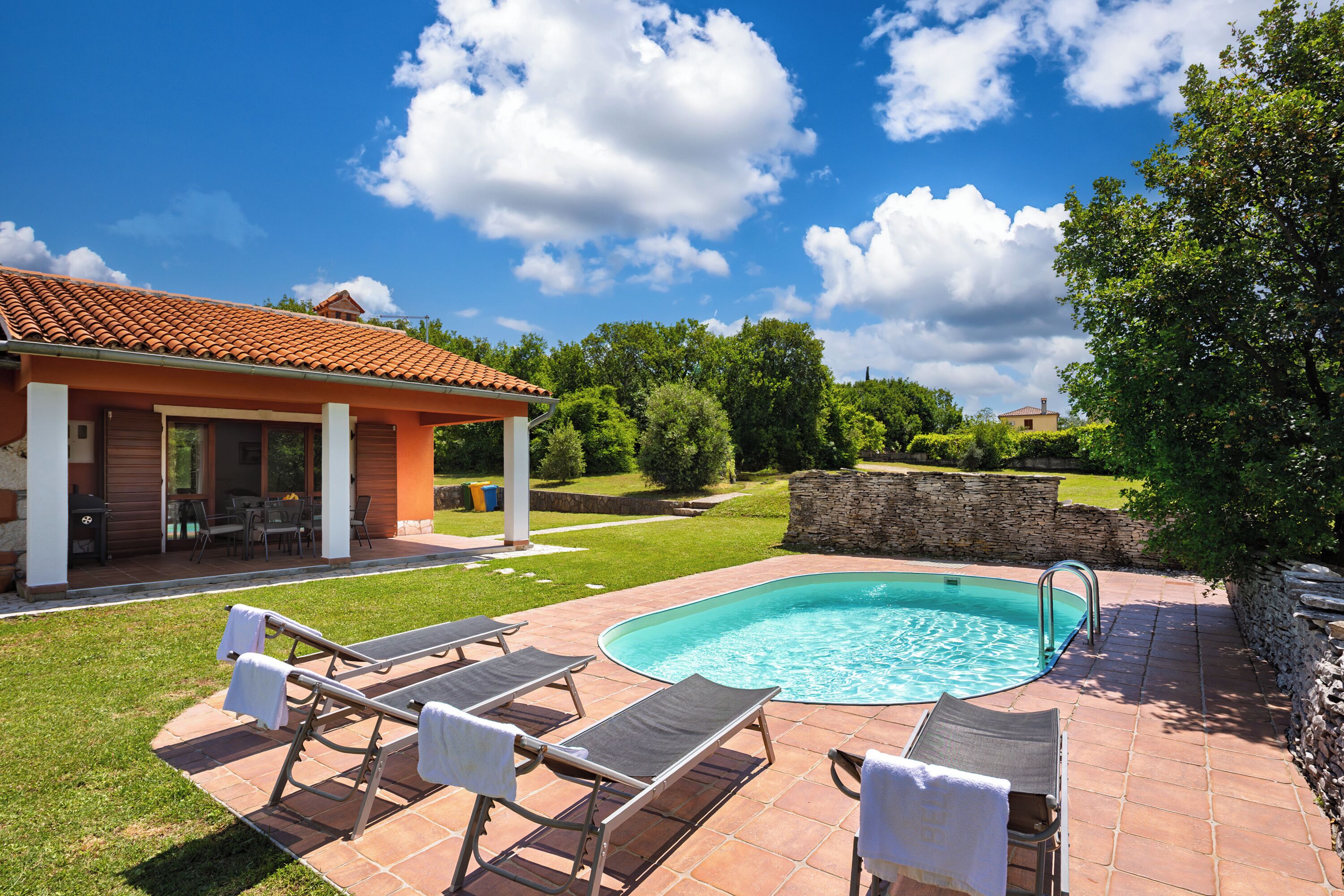 Piscina stagionale all'aperto