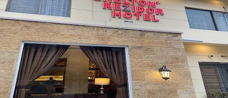 Façana frontal de l'allotjament