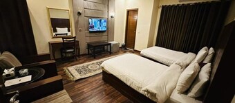 เชลตันส์ เรซิดอร์ ลาฮอร์