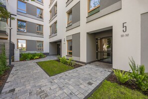 Exterior - Cosy Apartment With Parking by Renters (Warsaw)