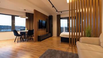 Flat-screen TV, heated floors