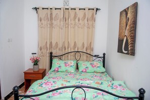 4 عدّة غرف نوم وواي فاي وملاءات أسرّة