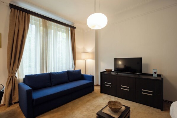 Luxury Apartment, City View | Living area