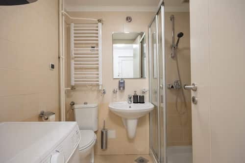 Departamento familiar | Baño | Regadera, amenidades de baño gratuitas, secadora de cabello, toallas