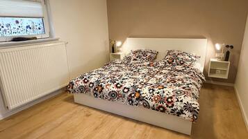 1 dormitorio, tabla de planchar con plancha, wifi gratis y ropa de cama