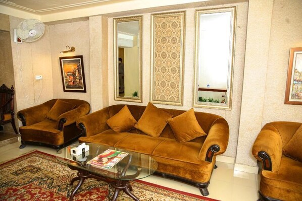 Unclassified image, 1 of 19, button - Shelton Residency (Lahore)