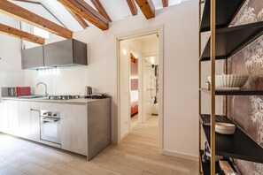 Frigorifero, microonde, forno, lavastoviglie