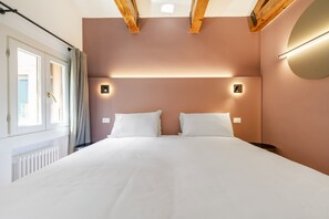 Een strijkplank/strijkijzer, gratis wifi, beddengoed