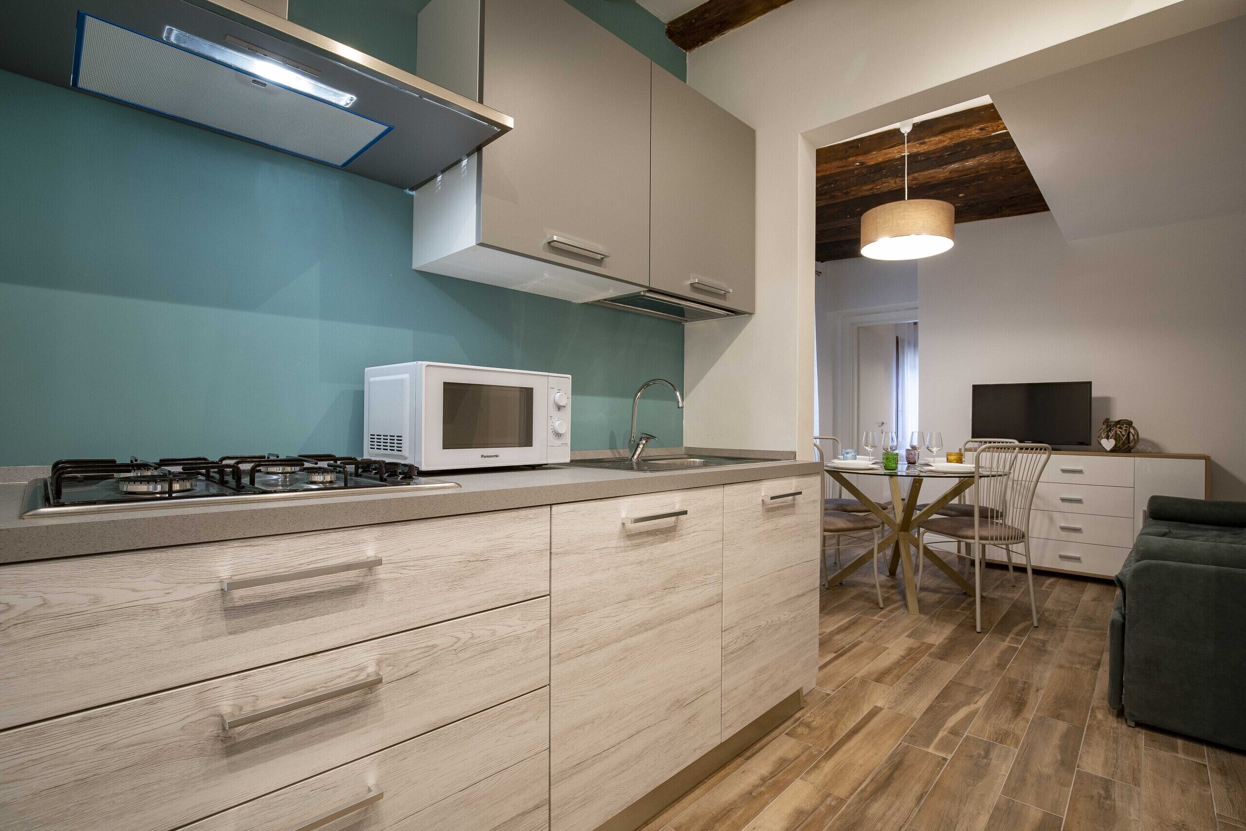 Frigorifero, microonde, forno, lavastoviglie