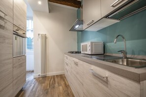 Geladeira, micro-ondas, fogão, lava-louças