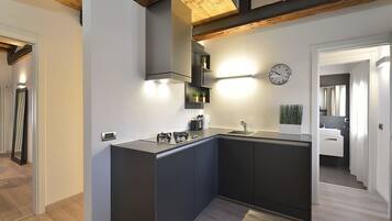 Kylskåp, mikrovågsugn, ugn och diskmaskin