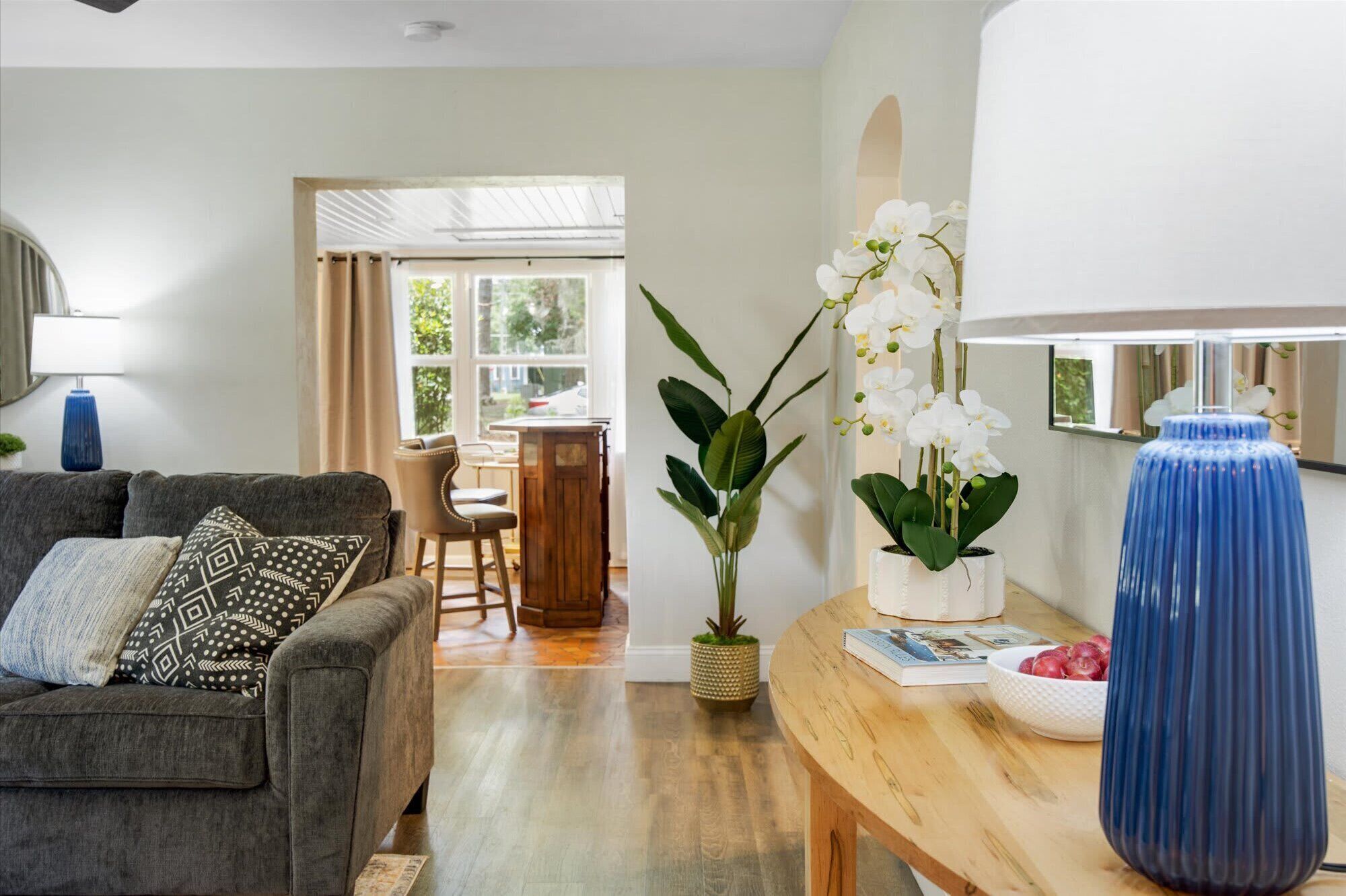 Televisio, pöytäjalkapallopöytä, työhuone