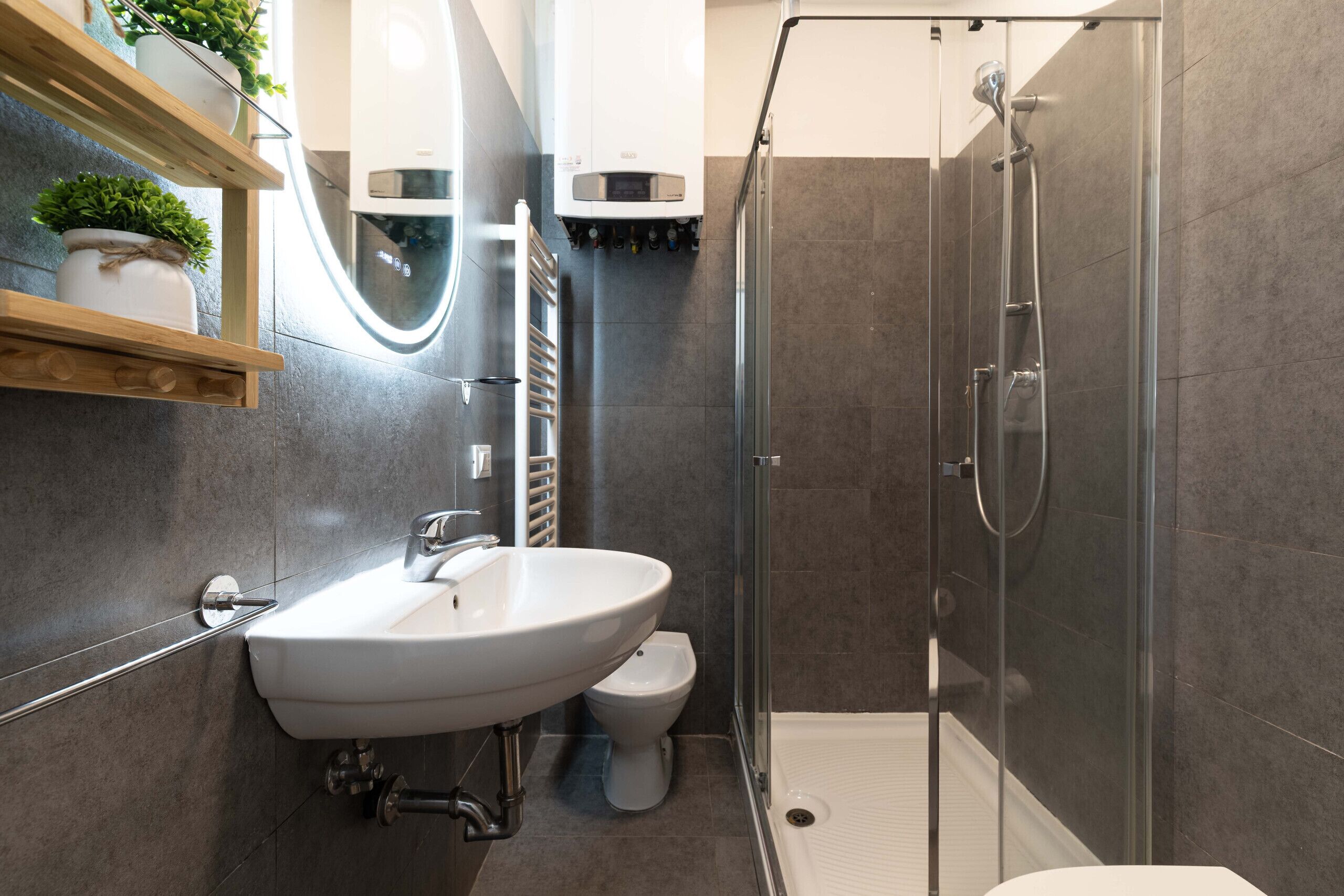 Dusche, Haartrockner, Bidet, Handtücher