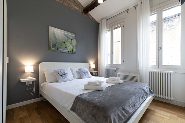 1 bedroom, iron/ironing board, WiFi (free), bed sheets