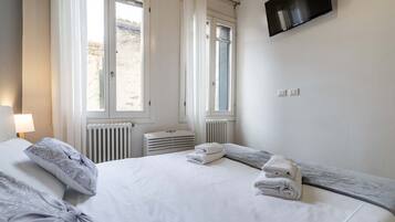 1 chambre, fer et planche à repasser, Wi-Fi gratuit, draps fournis