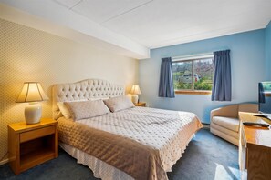 1 bedroom, WiFi, bed sheets - Pinnacle F06, convenient 1 bedroom, 1 bath. 7day Free Shuttle to the slopes (Killington)