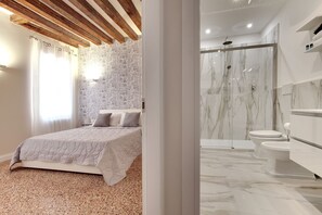 Bruser, hårtørrer, håndklæder, Sæbe