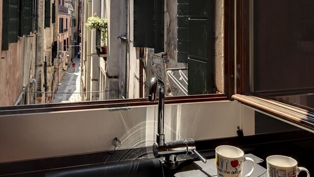 A narrow street view from a window, featuring a sink and two mugs on a counter. - Rugabella Rialto by Wonderful Italy (Venecia)