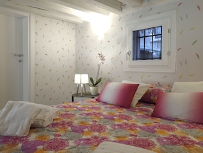 2 Schlafzimmer, BĂŒgeleisen/BĂŒgelbrett, kostenloses WLAN, BettwĂ€sche