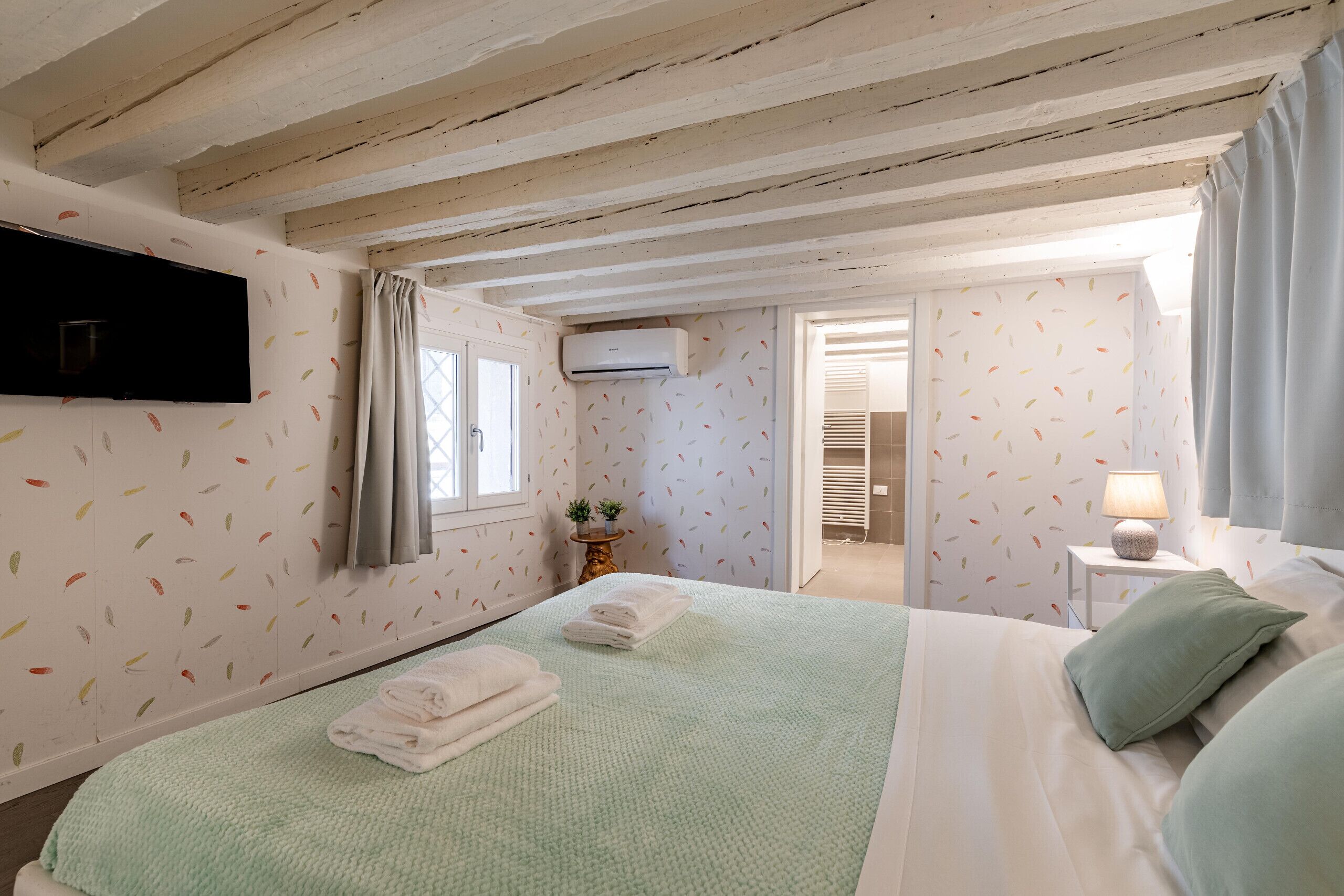 2 chambres, fer et planche à repasser, Wi-Fi gratuit, draps fournis