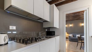 Unclassified image, 3 of 36, button - Rialto Ca’ del Mercante by Wonderful Italy (Venecia)