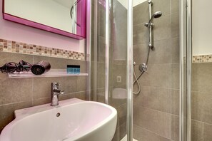 Shower, hair dryer, bidet, towels - San Marco Promenade by Wonderful Italy (Venecia)