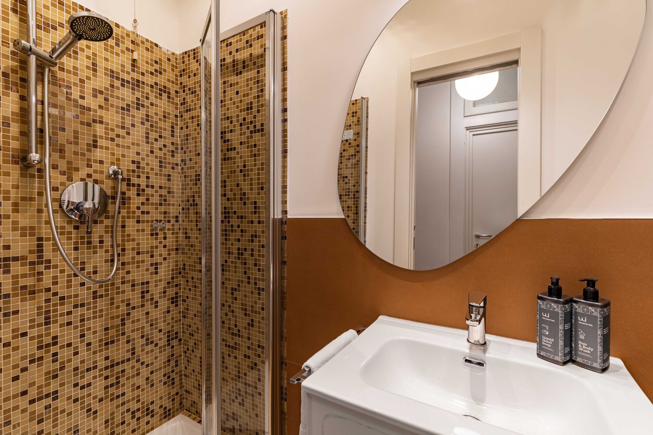 Dusche, Haartrockner, Bidet, Handtücher