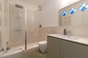 Hair dryer, bidet, towels, soap - Centopietre by Wonderful Italy - Camera Green 2 (Venecia)