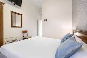 1 bedroom, in-room safe, free WiFi, bed sheets