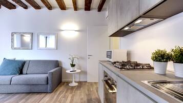 Réfrigérateur, micro-ondes, four, lave-vaisselle