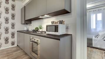 Kühlschrank, Mikrowelle, Ofen, Geschirrspüler