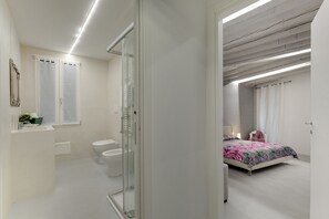 2 soverom, strykejern/-brett, wi-fi (inkludert) og sengetøy