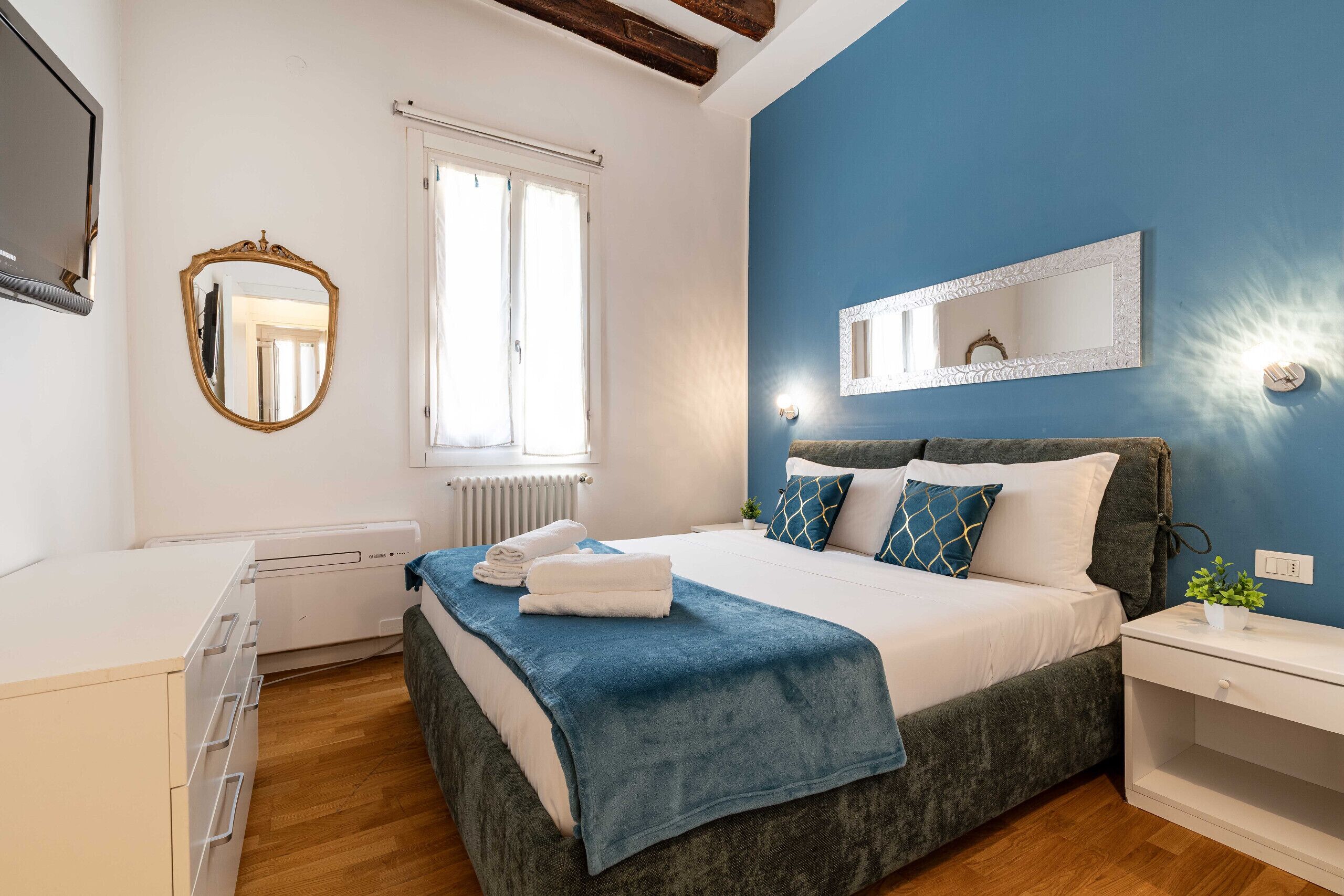 2 slaapkamers, een strijkplank/strijkijzer, gratis wifi, beddengoed