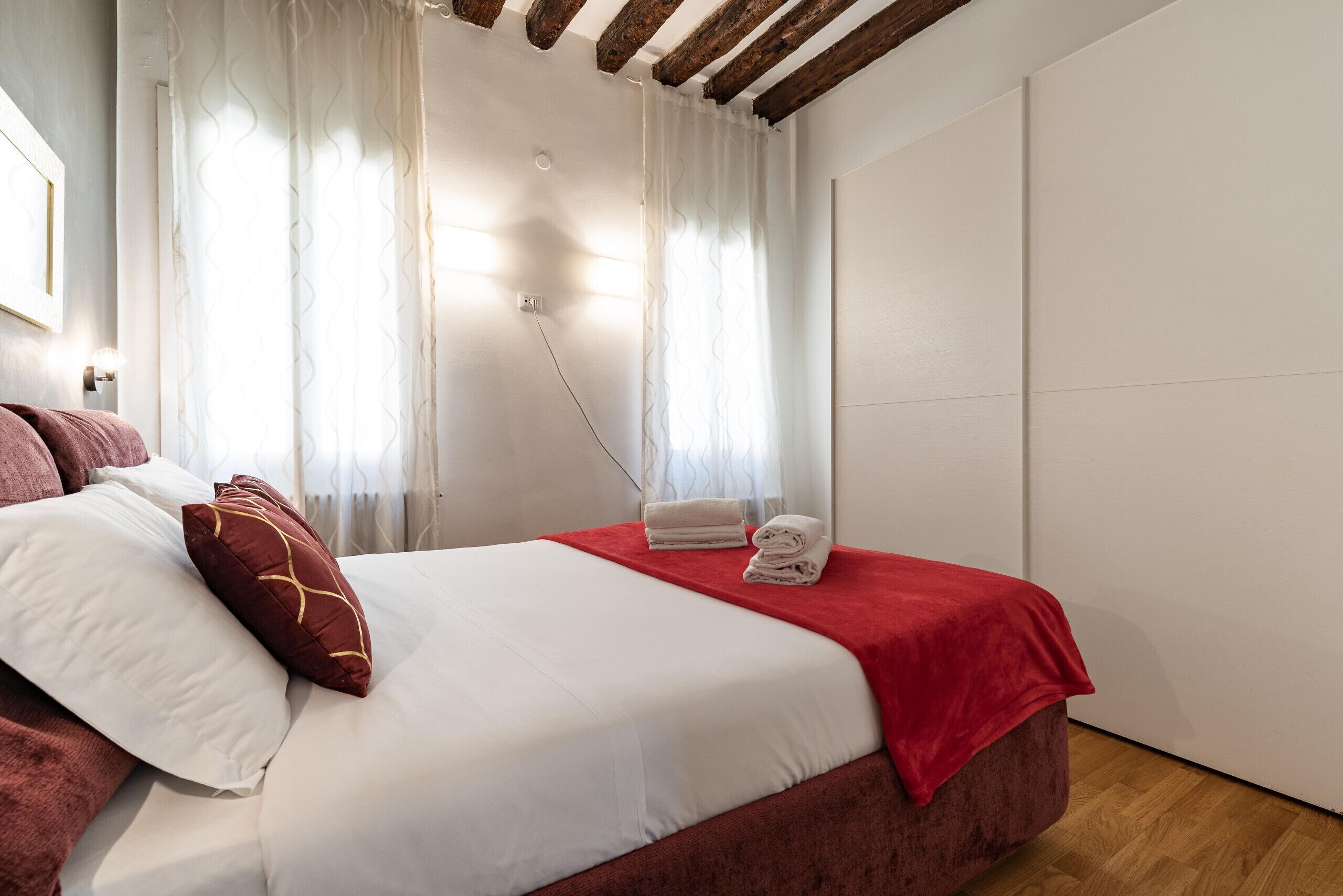 2 bedrooms, iron/ironing board, WiFi (free), bed sheets