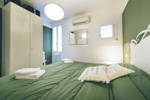 2 chambres, fer et planche à repasser, Wi-Fi gratuit, draps fournis