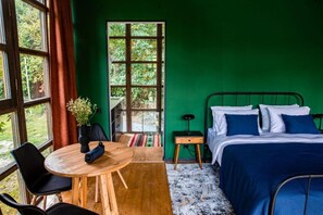 1 chambre, fer et planche à repasser, draps fournis