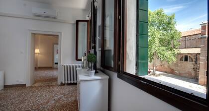 Accademia Opera Deluxe by Wonderful Italy