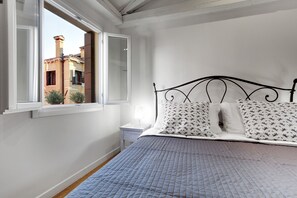2 bedrooms, iron/ironing board, free WiFi, bed sheets - Pozzo Roverso by Wonderful Italy (Venecia)