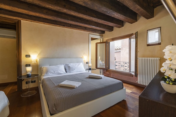 2 slaapkamers, een strijkplank/strijkijzer, gratis wifi, beddengoed