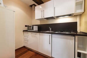 Frigorifero, microonde, forno, lavastoviglie