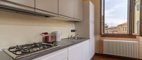 Frigorifero, microonde, forno, lavastoviglie