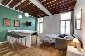 アイロン / アイロン台、WiFi (無料)、ベッドシーツ