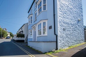 Exterior - Sea Glass - 2 Bedroom Apartment - Manorbier (Tenby)