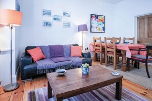 Apartment (2 Bedrooms) | Wohnbereich