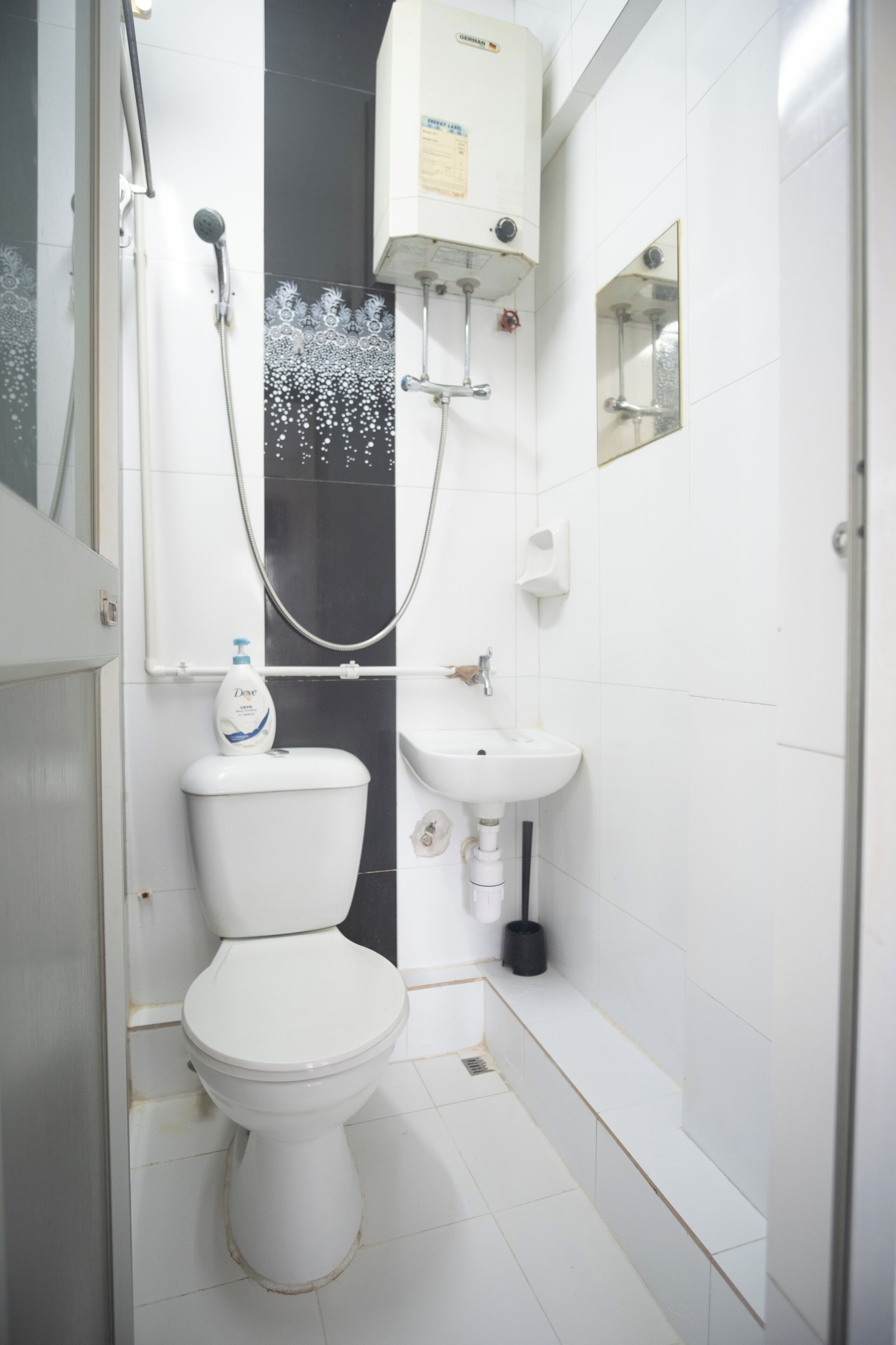 Single Room | Bathroom | Shower, free toiletries, towels, soap