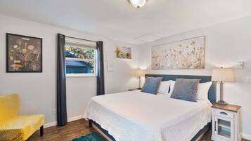 1 Schlafzimmer, Schreibtisch, Bügeleisen/Bügelbrett, Reisekinderbett