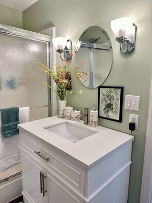 Bruser, hårtørrer, håndklæder