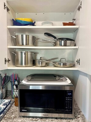 Fridge, microwave, oven, stovetop - Spacious Retreat with Hot Tub, Patio, & King Bed (Olympia)
